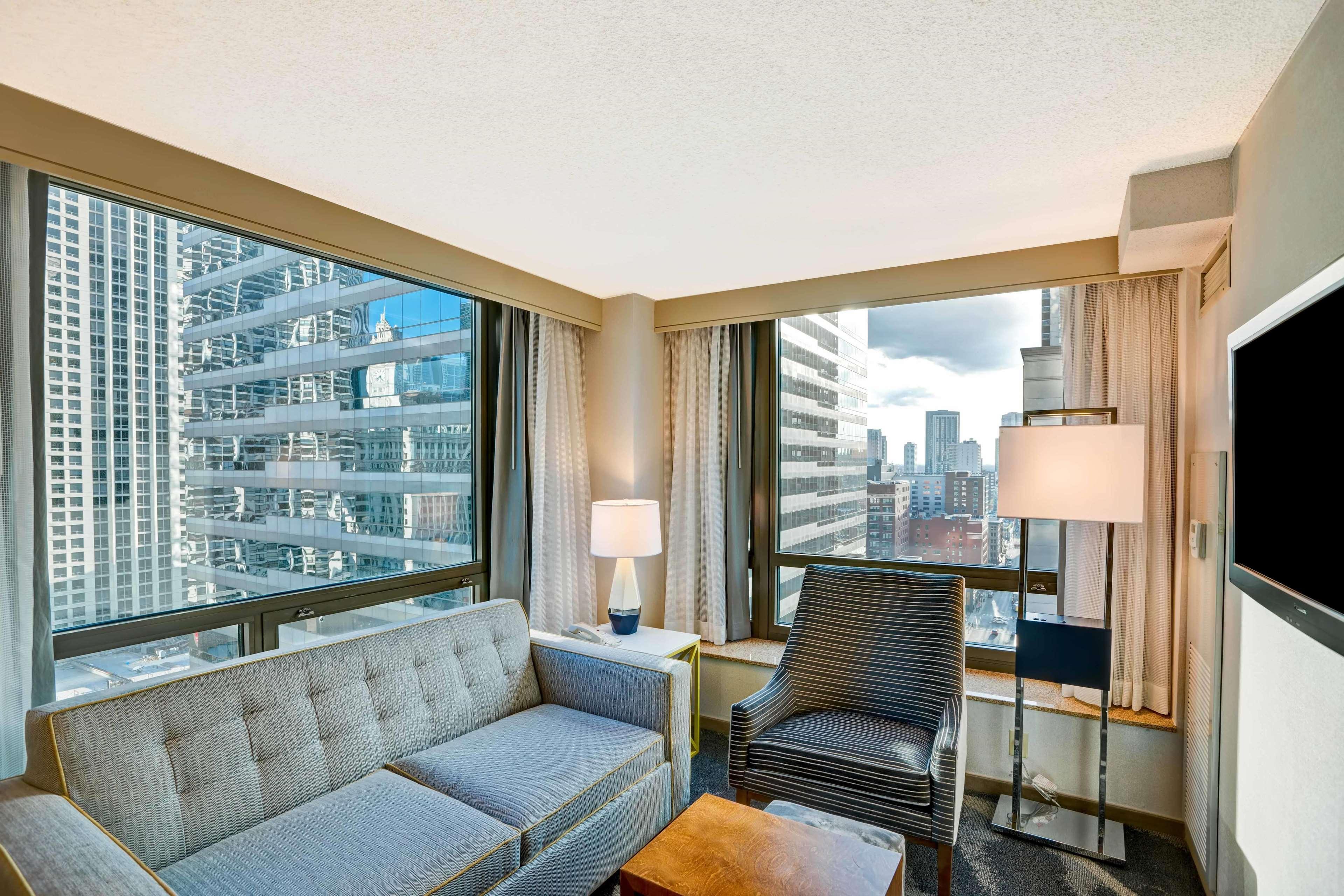 โฮมวูด สวีท บาย ฮิลตัน ชิคาโก-ดาวน์ทาวน์ Hotel ภายนอก รูปภาพ
