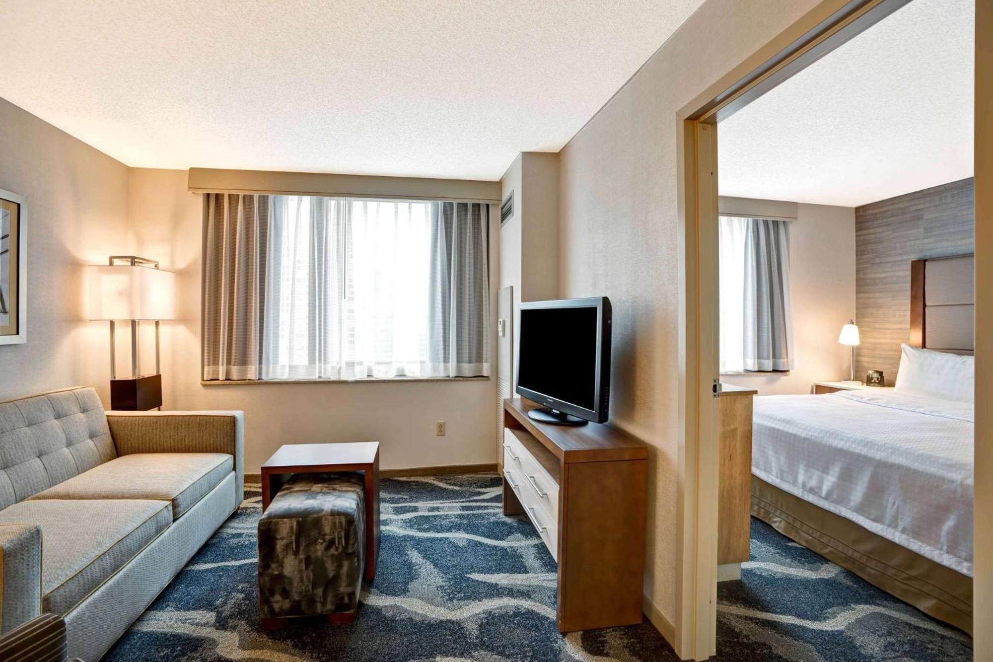 โฮมวูด สวีท บาย ฮิลตัน ชิคาโก-ดาวน์ทาวน์ Hotel ภายนอก รูปภาพ